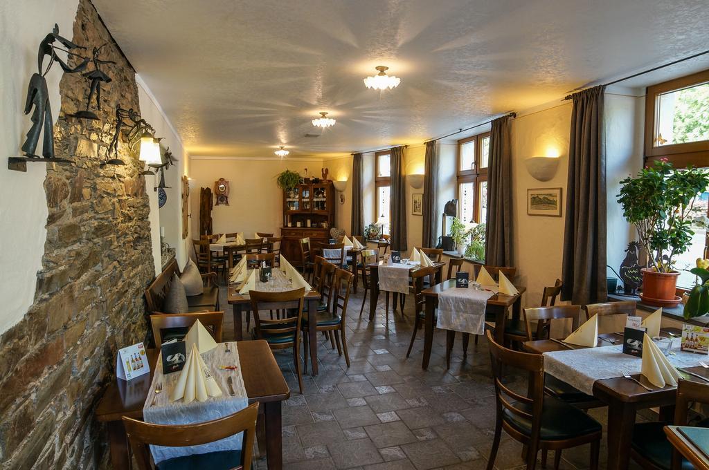Moselland Hotel Im Enderttal Zum Onkel Willi Cochem Bagian luar foto