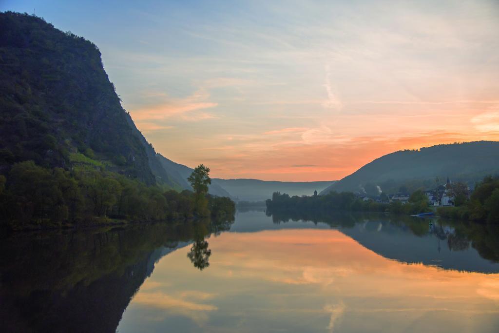 Moselland Hotel Im Enderttal Zum Onkel Willi Cochem Bagian luar foto