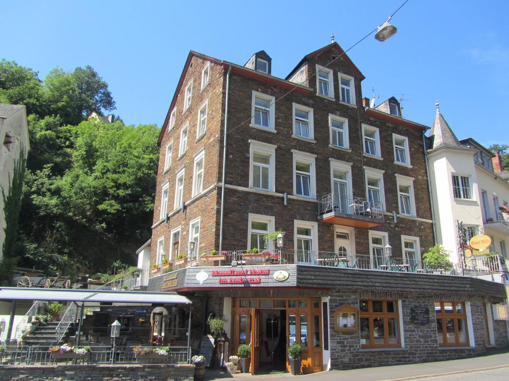 Moselland Hotel Im Enderttal Zum Onkel Willi Cochem Bagian luar foto