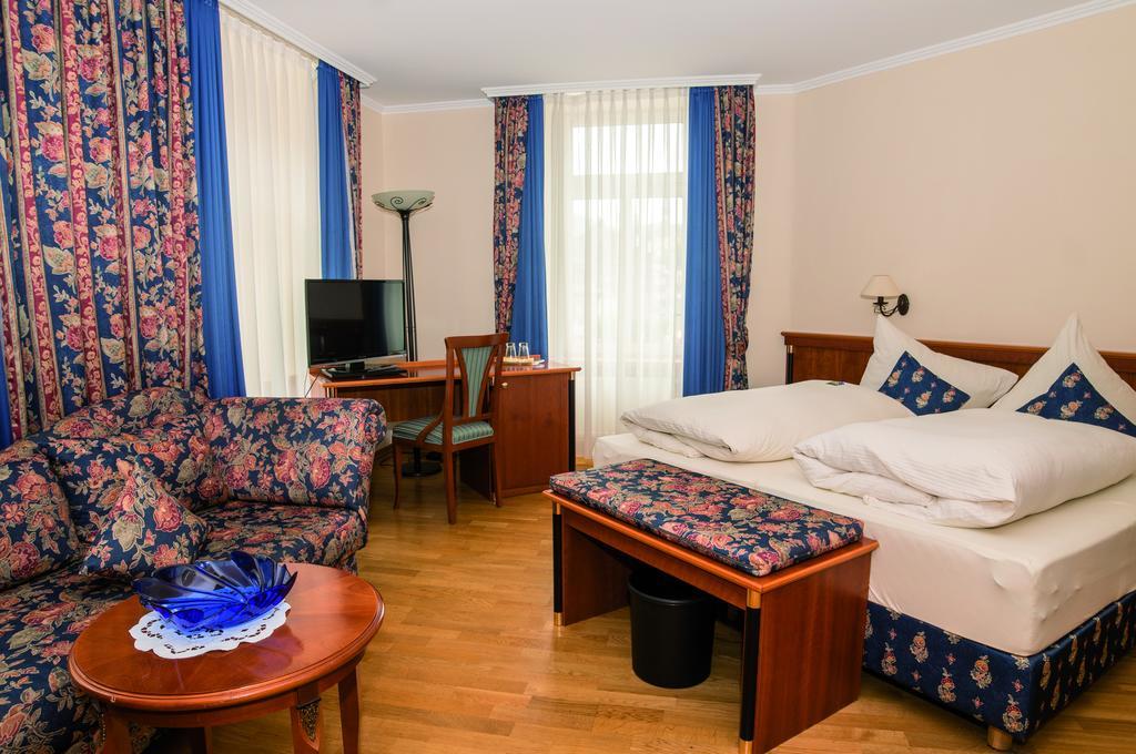 Moselland Hotel Im Enderttal Zum Onkel Willi Cochem Ruang foto