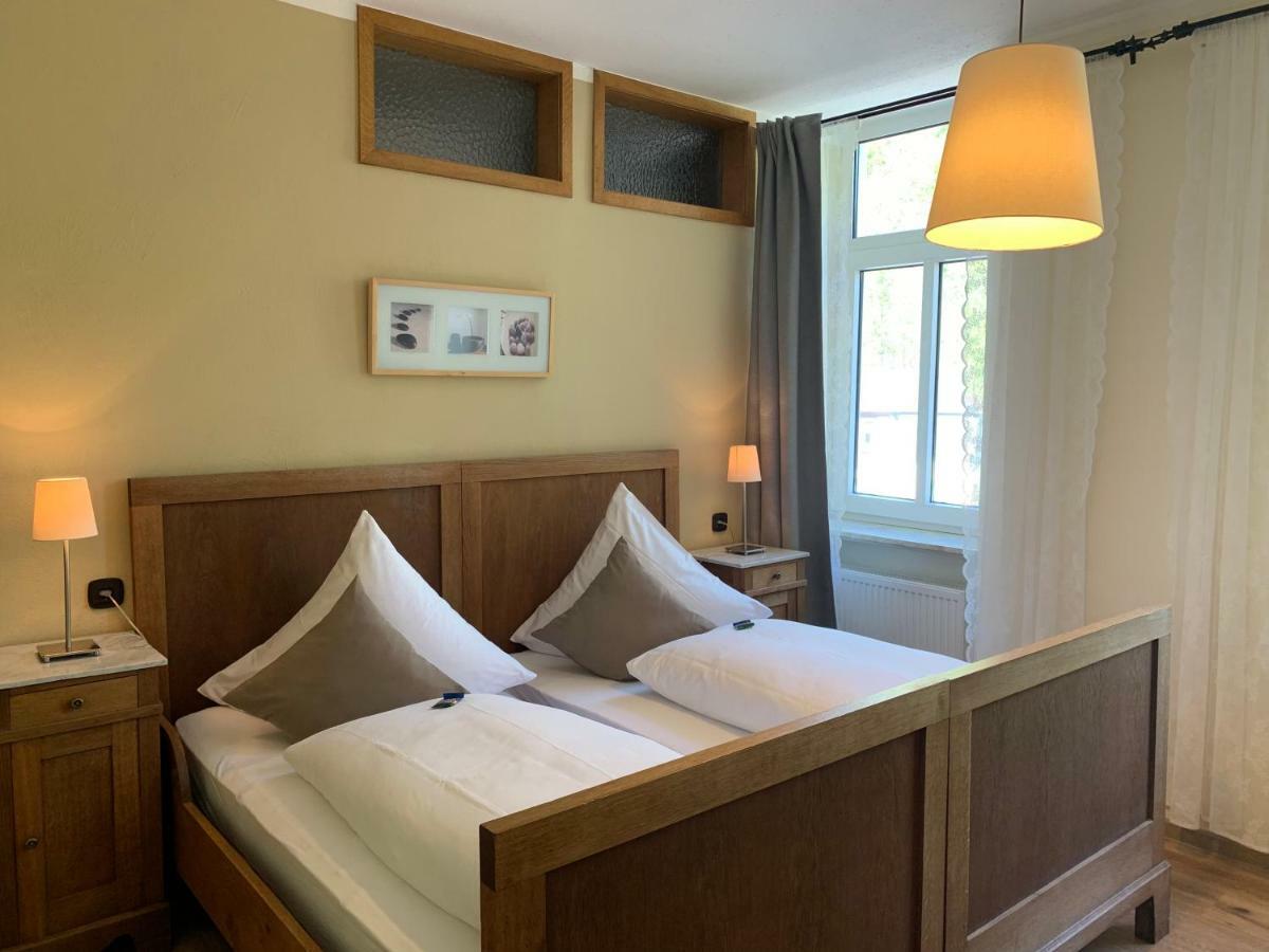 Moselland Hotel Im Enderttal Zum Onkel Willi Cochem Bagian luar foto